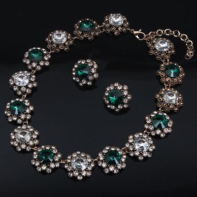 Vintage Crystal Super Flash Gemstone Collarbone Short Necklace Stud Earrings Set Women'S Fashion Accessories