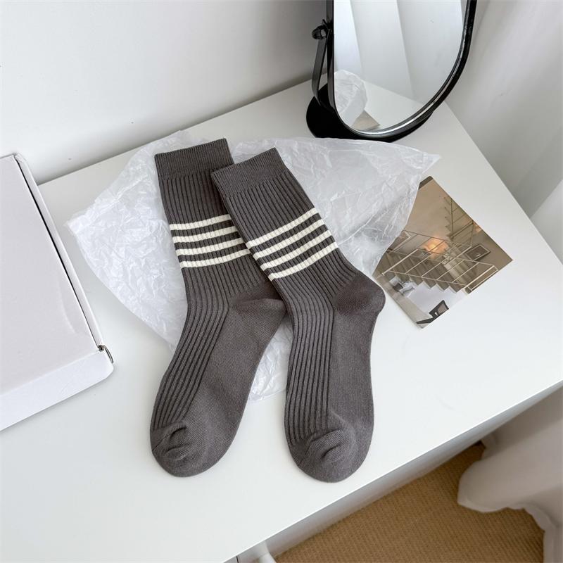 Damen Frühling und Herbst Retro Einfache Streifen in The Tube Stapelsocken