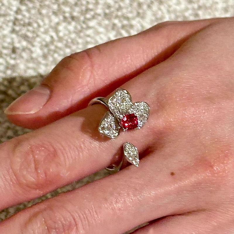 Light luxury high-end rose red flower sparkling diamond ring fashion style gorgeous charms rings for women couple style
