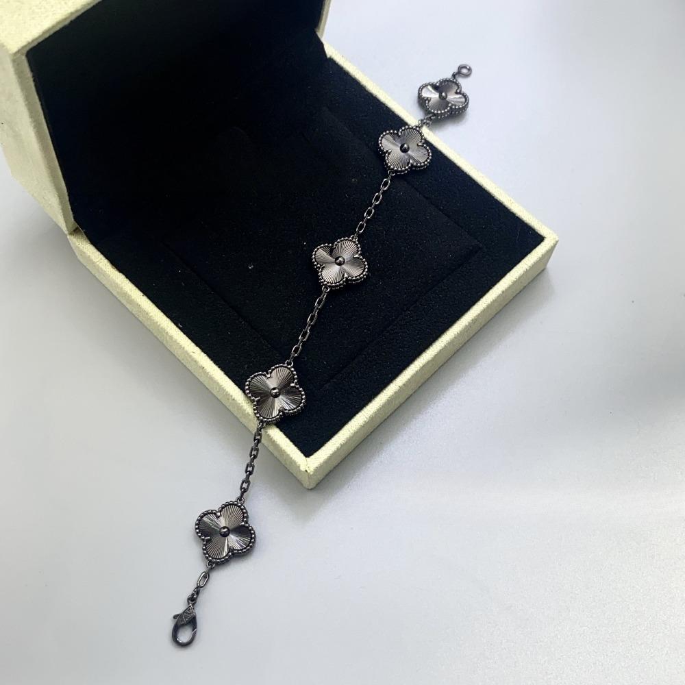 

Браслет «Четырехлистный клевер», Лазерный браслет с пятью цветками, Новый женский браслет в стиле легкой роскоши чёрный