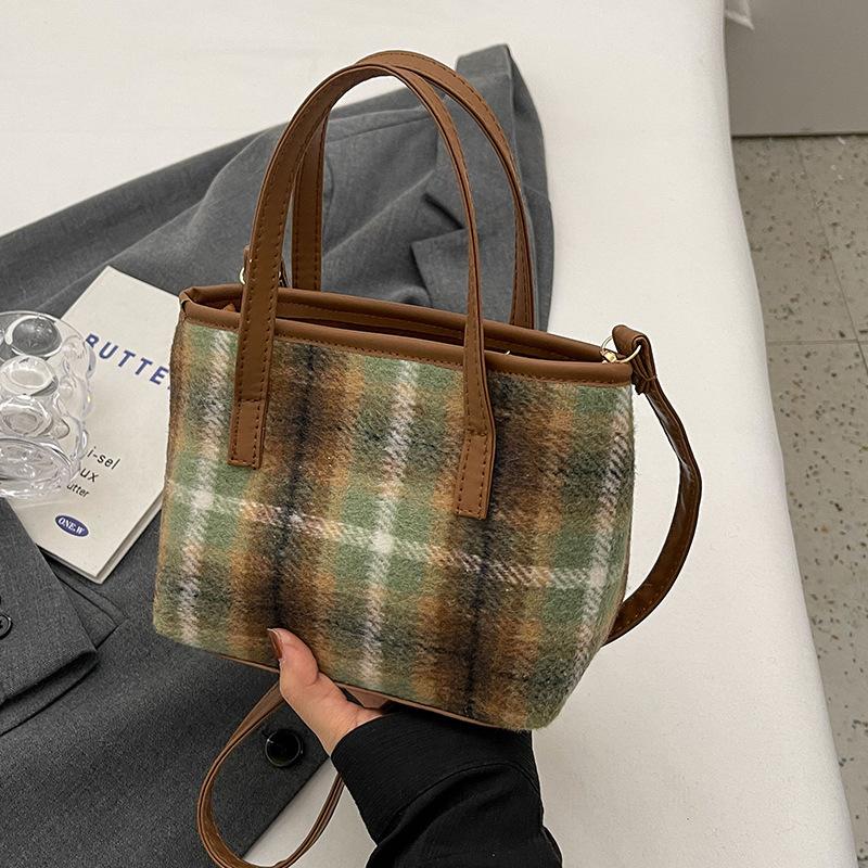 Bags for Women's High End Woven Crossbody Bag for Women's Autumn and Winter New Knitted Handbag for Women Ins Shoulder Bag