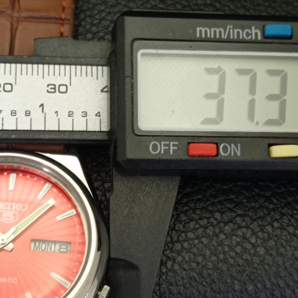 JAPAN 7009A VINTAGE SEIKO 5 AUTOMATIC MENS RED COLOR DIAL WATCH a701387-5 R206a-a701387