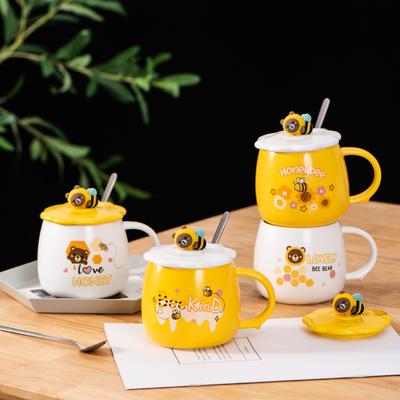 Cartoon Bee Ceramic Cup Lovely Mug Spoon With Cover Coffee Cups and Mugs New Year Mugs Mug for Tea Drinkware Original Beautiful