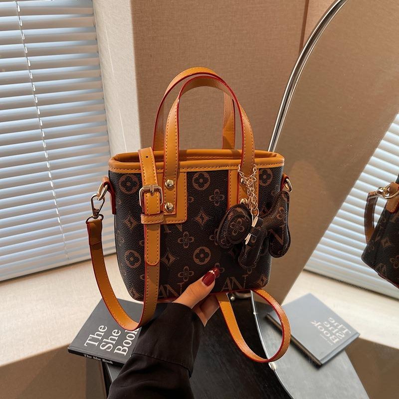 Popular Small Bags Women's Autumn and Winter Versatile New Fashion Shoulder Messenger Bag Bucket Bag