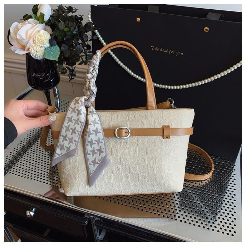 

Small bags are popular today, women s summer new fashion messenger bags, portable bucket bags. белый