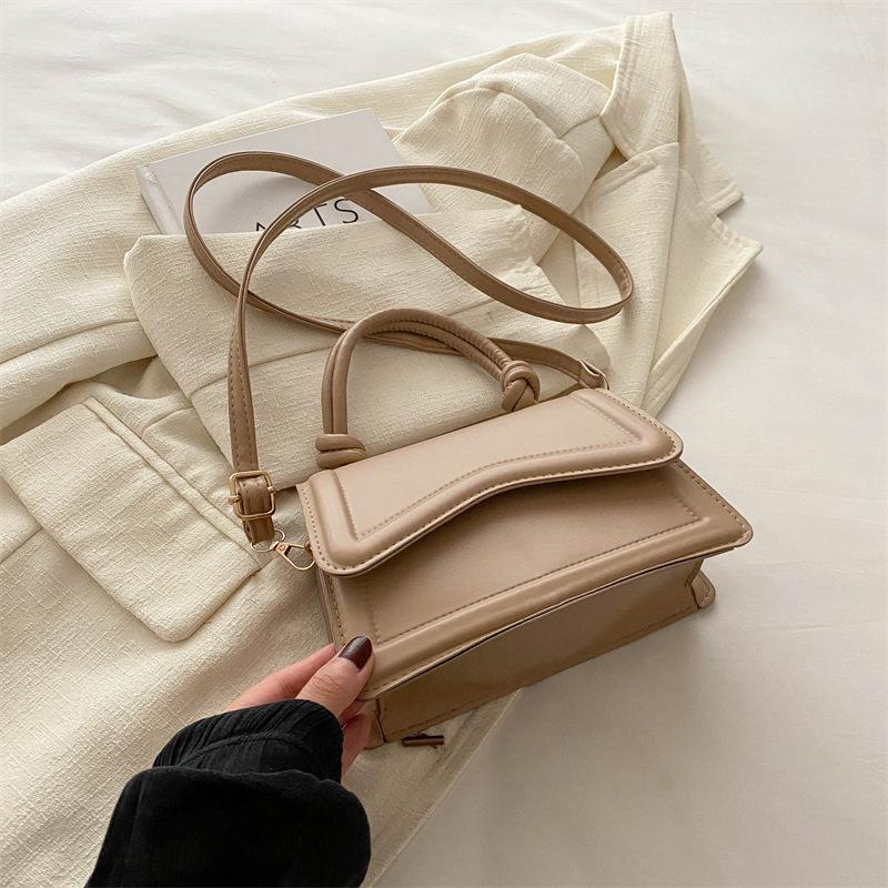 Spring 2025 new fashionable and simple popular simple shoulder portable oblique span women's bag foreign style solid color small square bag