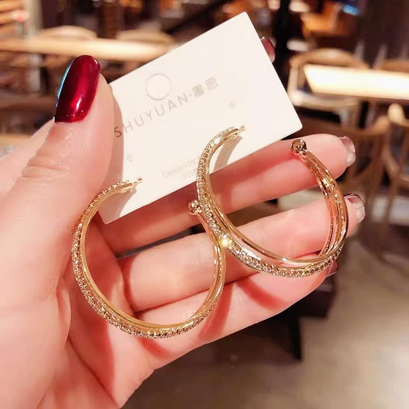 Fashion Women Large Hoop Earrings Personality Versatile Exaggerated Light Luxury Delicate Ear Ornaments золотой