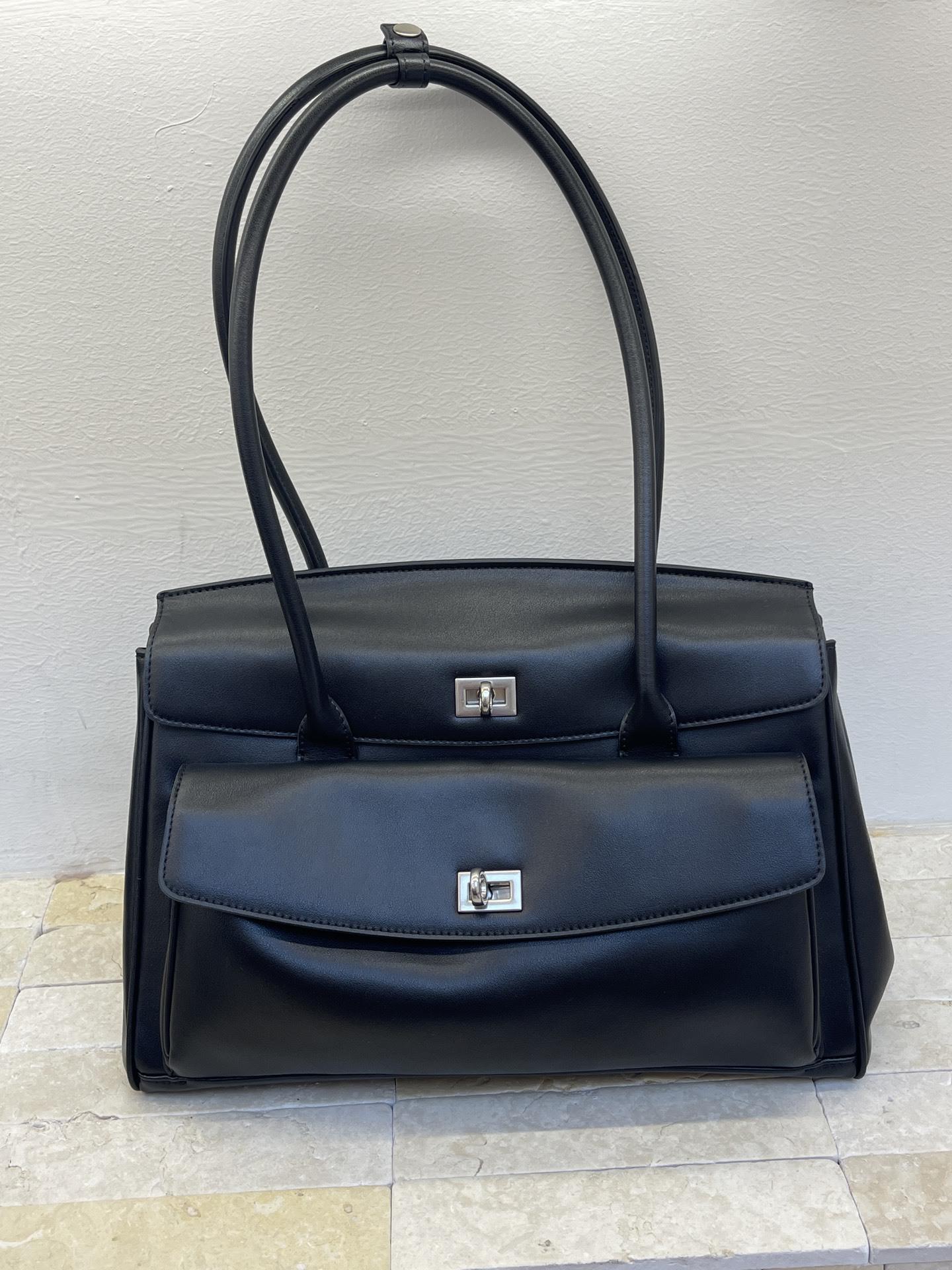 Premium texture fashion shoulder bag large capacity commuter tote bag versatile old retro armpit bag
