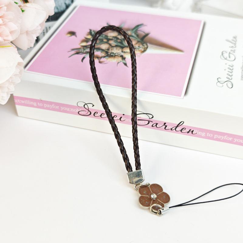 Creative Camellia Clover Lucky Phone Lanyard: Four-Leaf Clover Flower Woven PU Phone Chain Pendant.