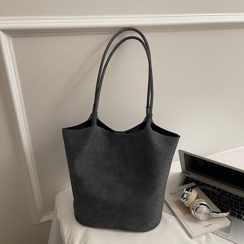

Bag retro solid color texture winter new shoulder bag niche casual commuting simple bag women