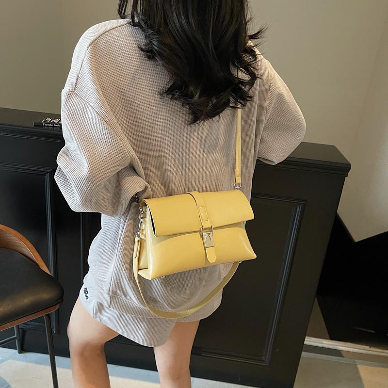 2025 new niche simple shoulder armpit bag women's retro hand messenger bag casual messenger small square bag