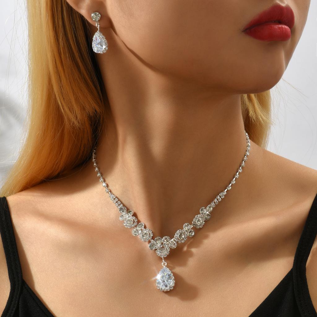 Ladies' Fashionable Design Necklace Earrings Jewelry Set Suitable for Weddings, Gatherings, Holidays, Gifts