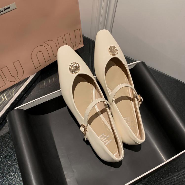 Lady Fan Xiaofangtou one-word buckle Mary Jane shoes 2025 spring and summer new low-heeled leather women's shoes
