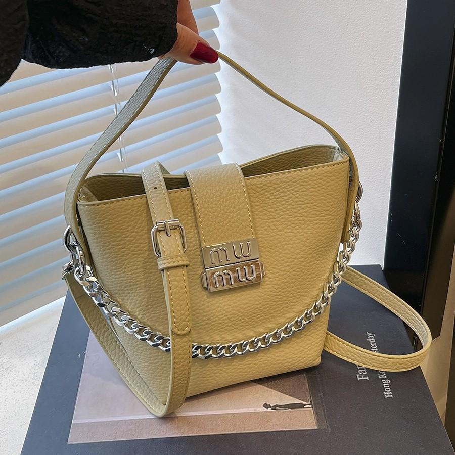 Premium Sense Popular Portable Bucket Bag Women's New Niche Fashion Shoulder Messenger Bag Commuter Handbag