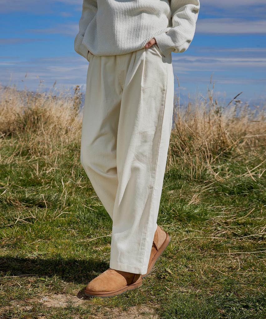 Peullukeu Corduroy Two-Tuck Wide Pants Ivory Fpt402