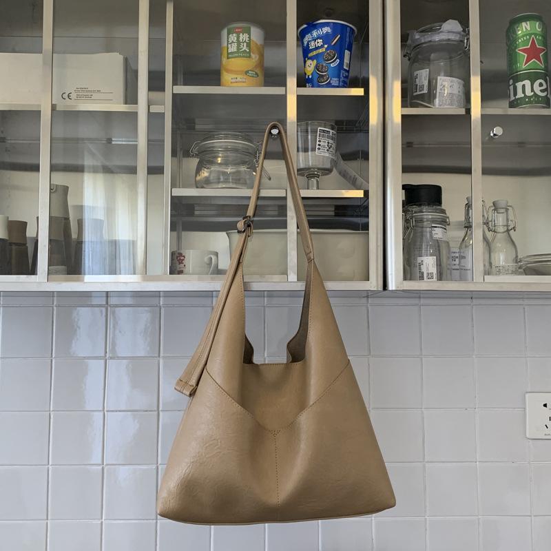 Large Capacity Bag Women's Autumn Retro Shoulder Tote Bag Soft Leather Commuter Tote Bag Casual and Simple