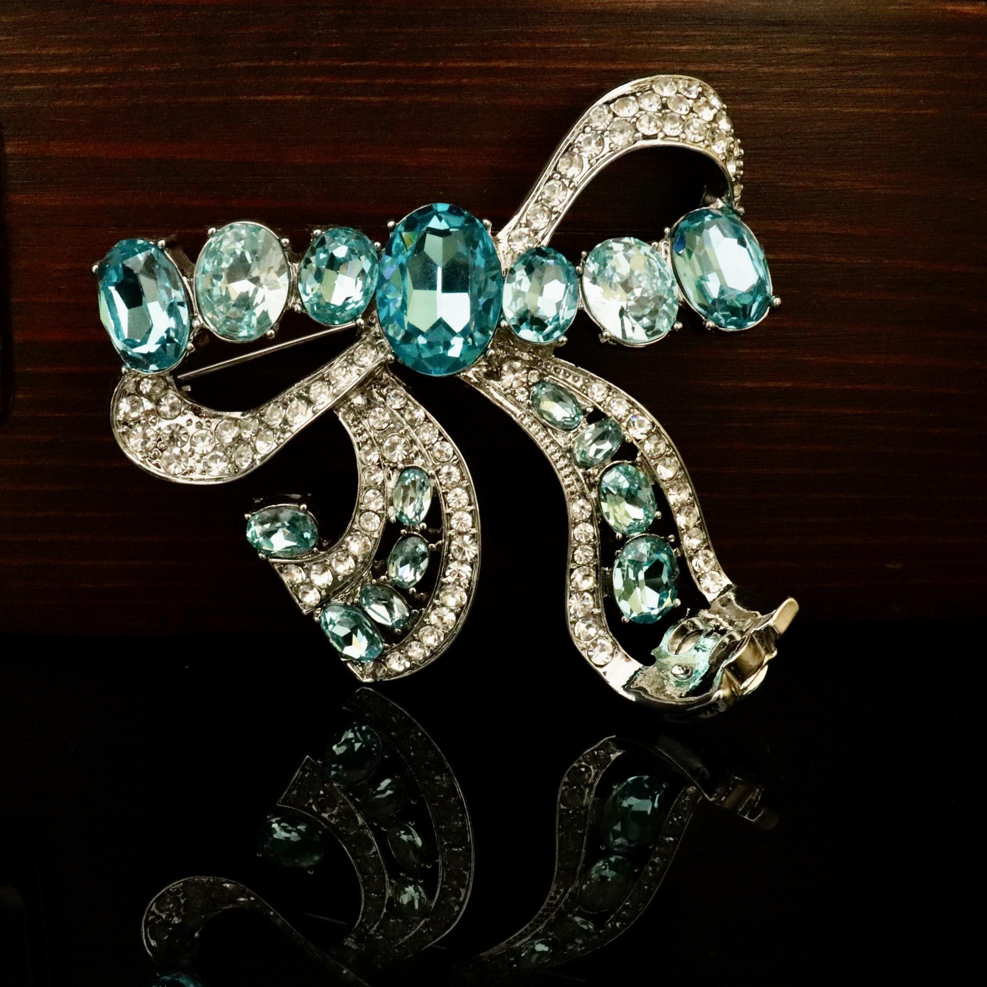 Elegant French Rhinestone Bow Brooch: Versatile  Exquisite Pin Accessory