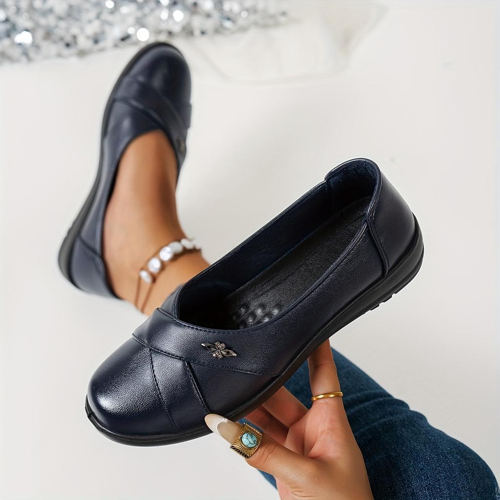 Large Size Popular Minimalist Metal Badge Decoration, Lightweight, Comfortable, Fashionable and Versatile Women's Flat Loafers