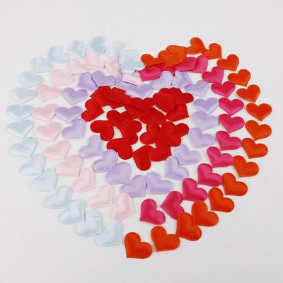 100 יח'\שקית עלי כותרת של פרחים בצורת לב אהבה משמשים כאביזרים דקורטיביים לקישוט מקום החתונה