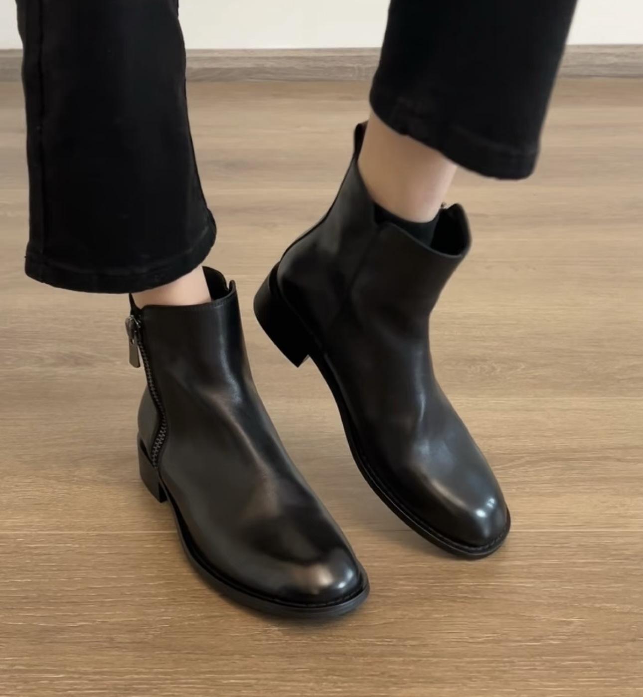 

Spot retro soft leather comfortable short boots waterproof versatile Martin boots leather boots thick heel casual versatile side chain short boots 35