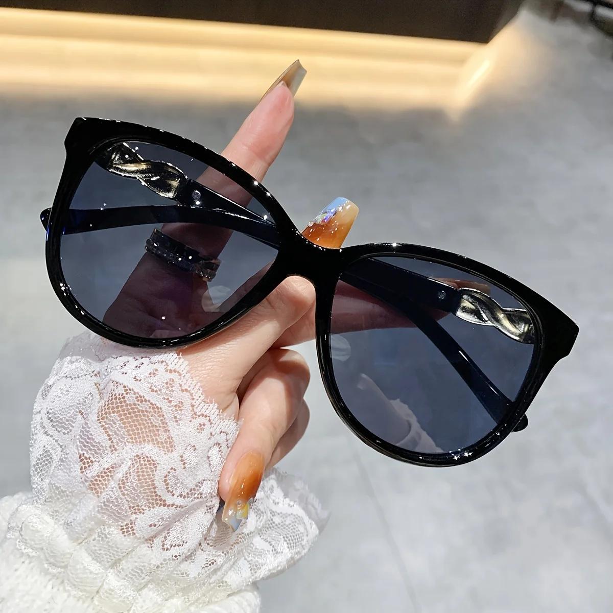 

A Pair Of Stylish Cat-Eye Sunglasses For Men And Women Perfect For Parties And Vacations Fashinable Sunglasses