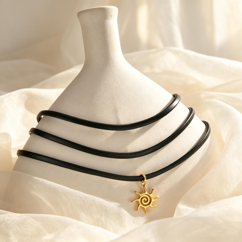 Simple Leather Chain Sun Pendant Necklace for Women, Stainless Steel Buckle Black Clavicle Link Choker Necklace, Punk Jewelry