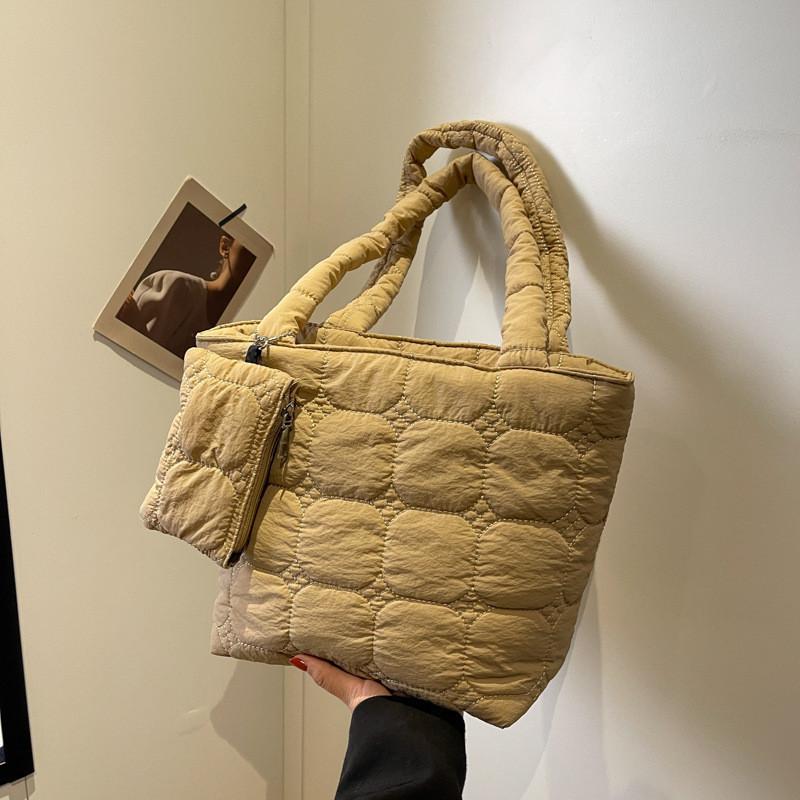 Chic Casual Large Capacity Tote Bag For Women Stylish And Modern Design In 2023