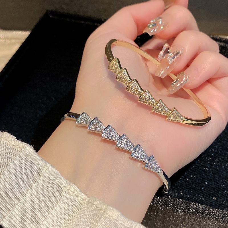 Fashionable Light Luxury Copper Inlaid Diamond Bracelet Accessories Retro Versatile Bracelet
