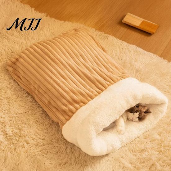 Thoughtful Gift for Cat Lovers Warm Fluffy Sleeping Bag, Semi-closed Enclosed Tunnel Bed, Self-Heating Portable Pet Resting Plush Lining