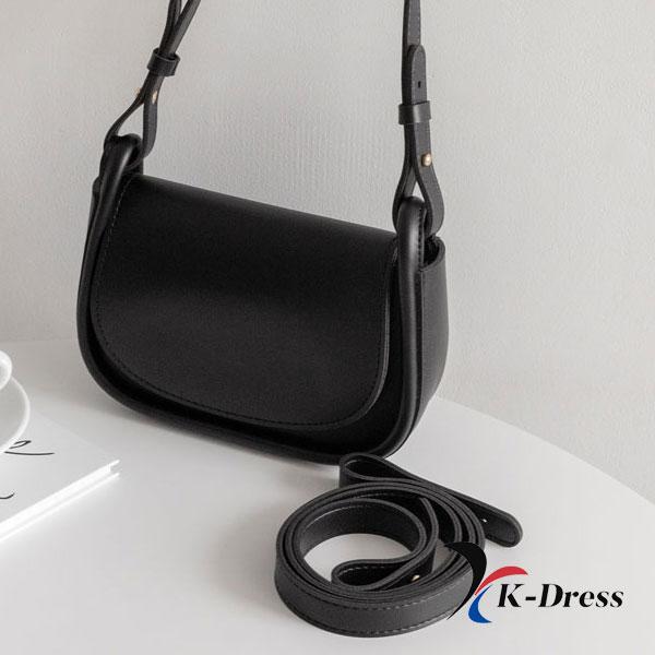 Jednoduchá mini kabelka přes rameno s půlměsícem (2 barvy)