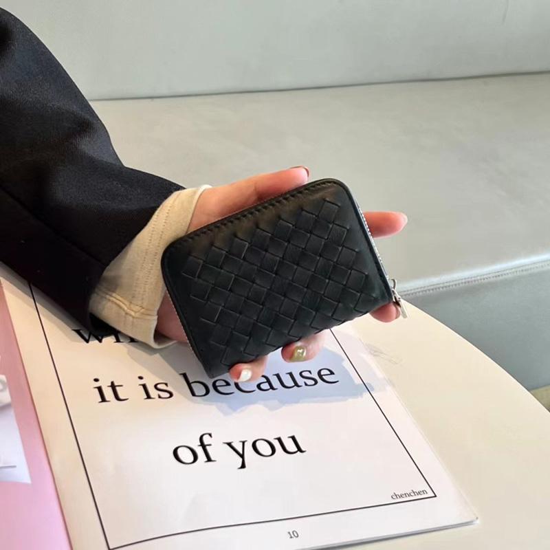 

2024 Новый тканый держатель для карт из овечьей кожи, модная вязаная натуральная кожа, женские сумки для карт, 11 слотов, органайзер для кредитных визиток чёрный