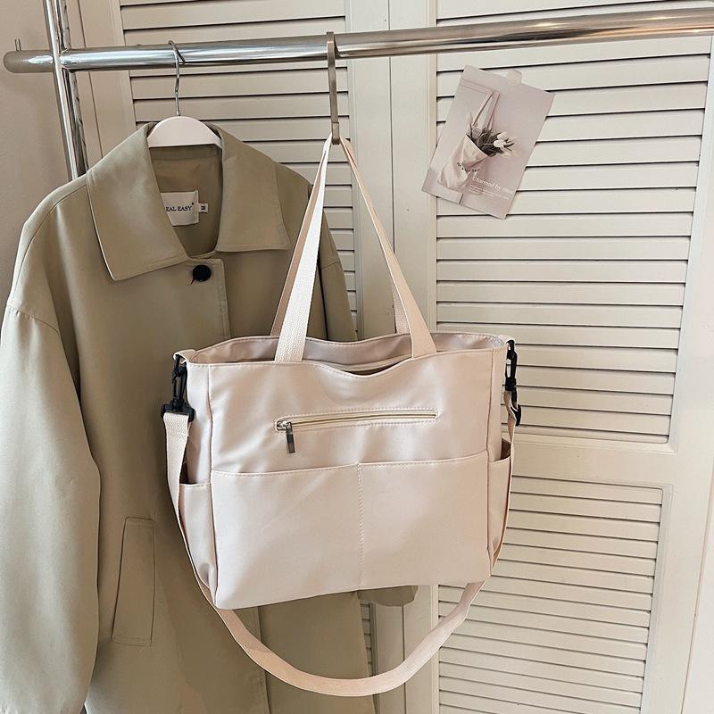 

Stylish Solid Color Tote Bags for Women Trendy Large Capacity Summer Shoulder Bag Fashiable and Versatile Commuting Bag