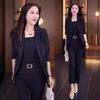 Moda autunnale femminile: Abito a tre pezzi casual slim-fit per un look professionale