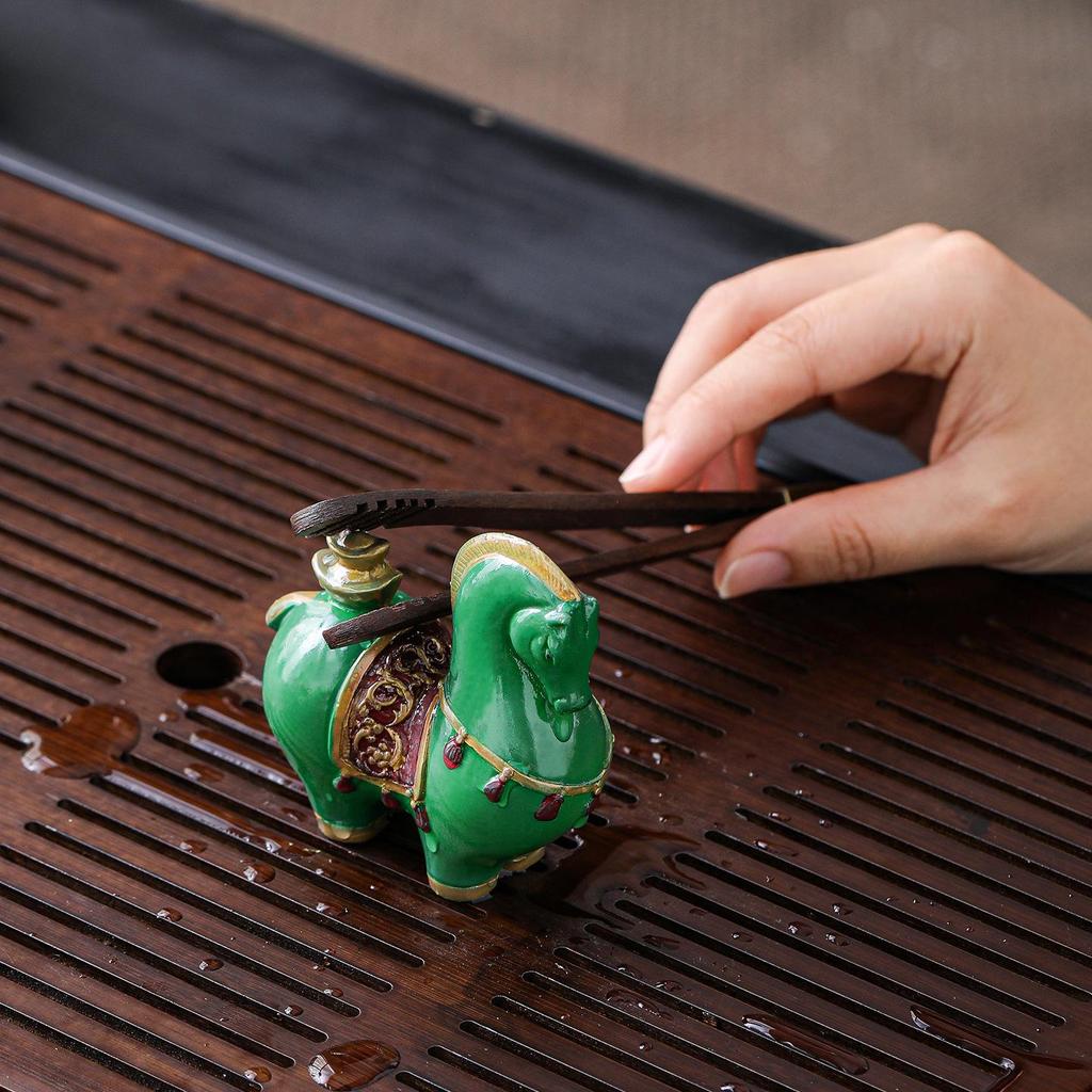 Instant Fortune Resin Tea Pet: Color-Changing, Wealth-Attracting, Creative Tea Table Decoration for Tea Enthusiasts.