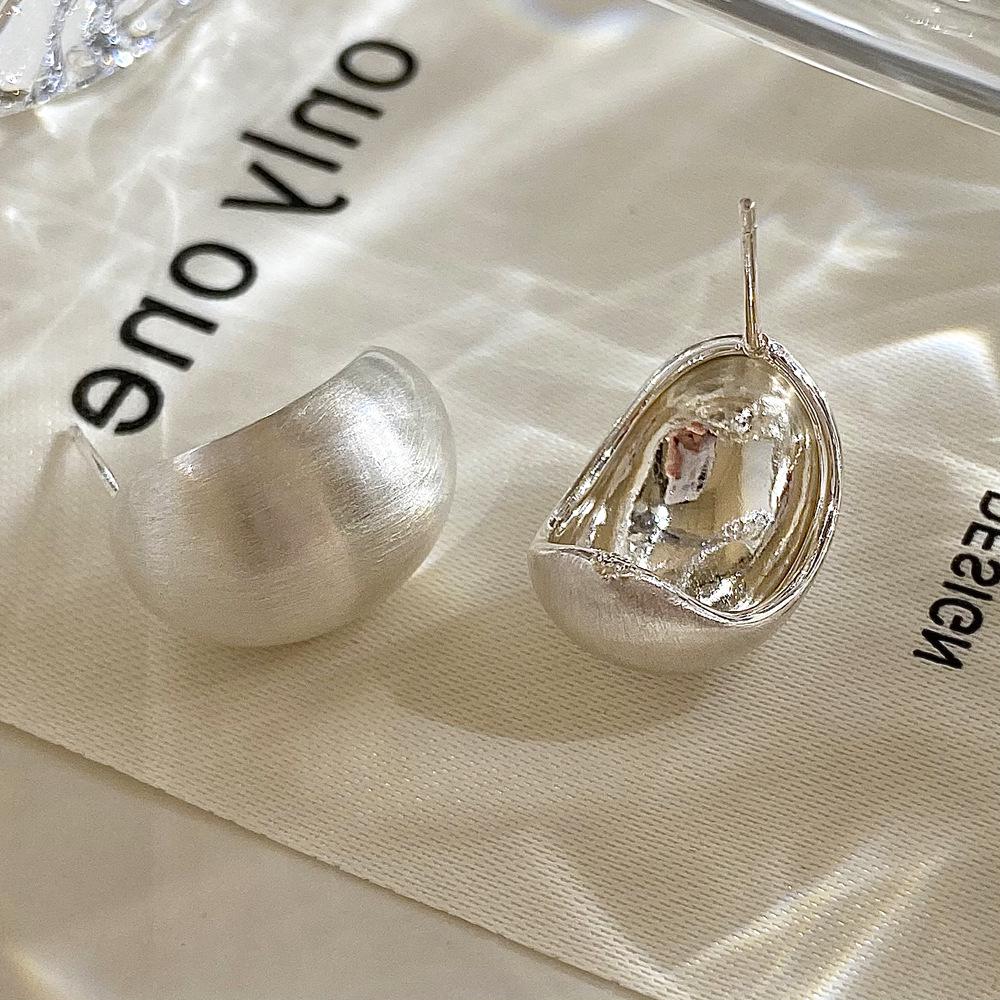 Elegant European & American Style Brushed 925 Silver Stud Earrings: Light Luxury, Versatile, and Fashionable Flat Round Design.