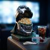 Dekoracyjny Pojemnik na Popcorn z Unikalnym Designem Postaci z Kapturem, Odpowiedni na Wieczory Filmowe i Imprezy Tematyczne, Wytrzymały Materiał