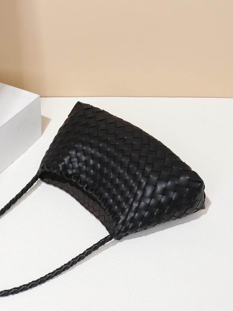 Handcrafted Woven Shoulder Crossbody Bag Simple Casual Ladies Handbag Underarm Bag Fashion Crescent Soft PU Leather Handbag