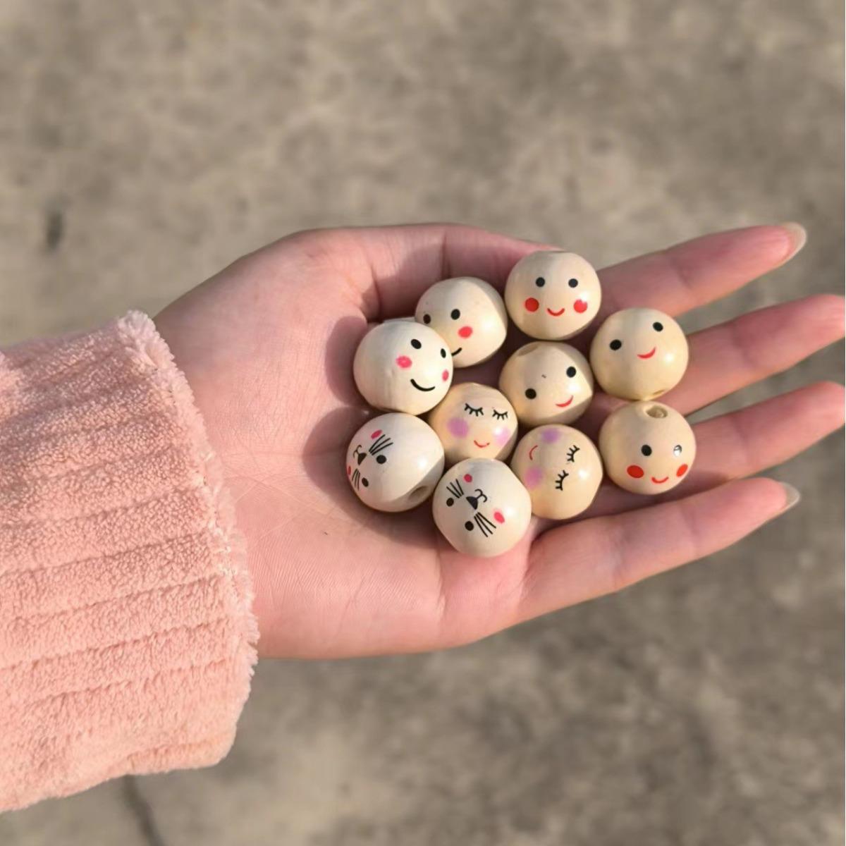 

Разноцветные деревянные бусины с улыбающимся лицом 20 мм для браслетов и аксессуаров для сумок с кисточками Shy Face 20MM