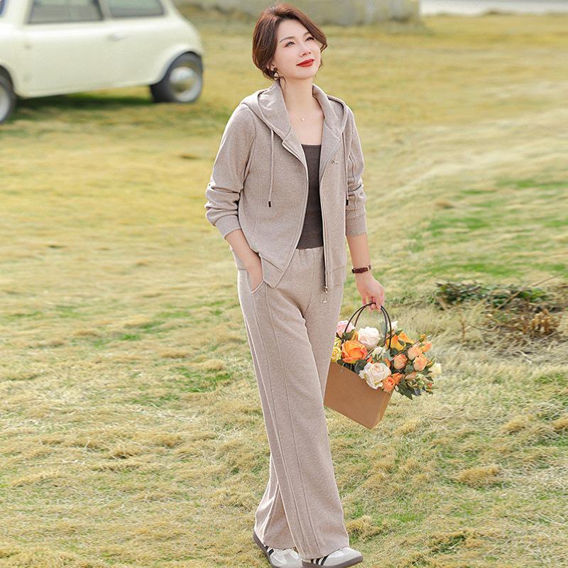 

Mom s Stylish Spring & Autumn Sportswear: Plus Size Two-Piece Set for Ages 43-53 4XL (for 130-145 catties) абрикосовый