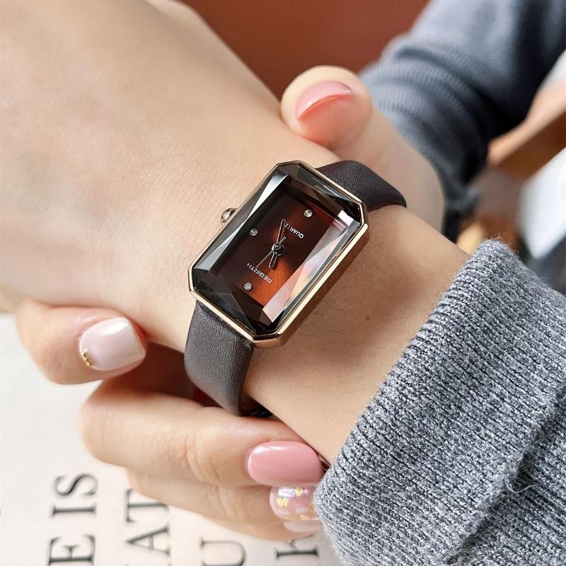Luxury Diamond Inlaid Elegant Cut Women Watch Rectangular Simple Design Quartz Movement Ladies Leather Band Classic Wristwatch