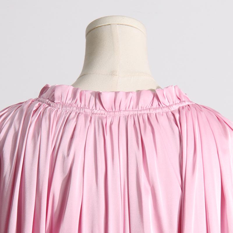 Sommermode 2025: Plissiertes Taillen-Rüschenkleid im Cape-Stil für Damen