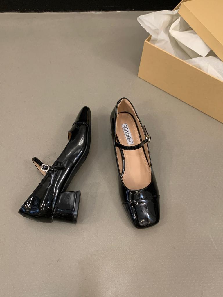 Sommer neue Modelle mit roten High Heels Abendschuhe Einzelne Schuhe Damenschuhe 2025 silberner Rock dicker Absatz Mary Jane