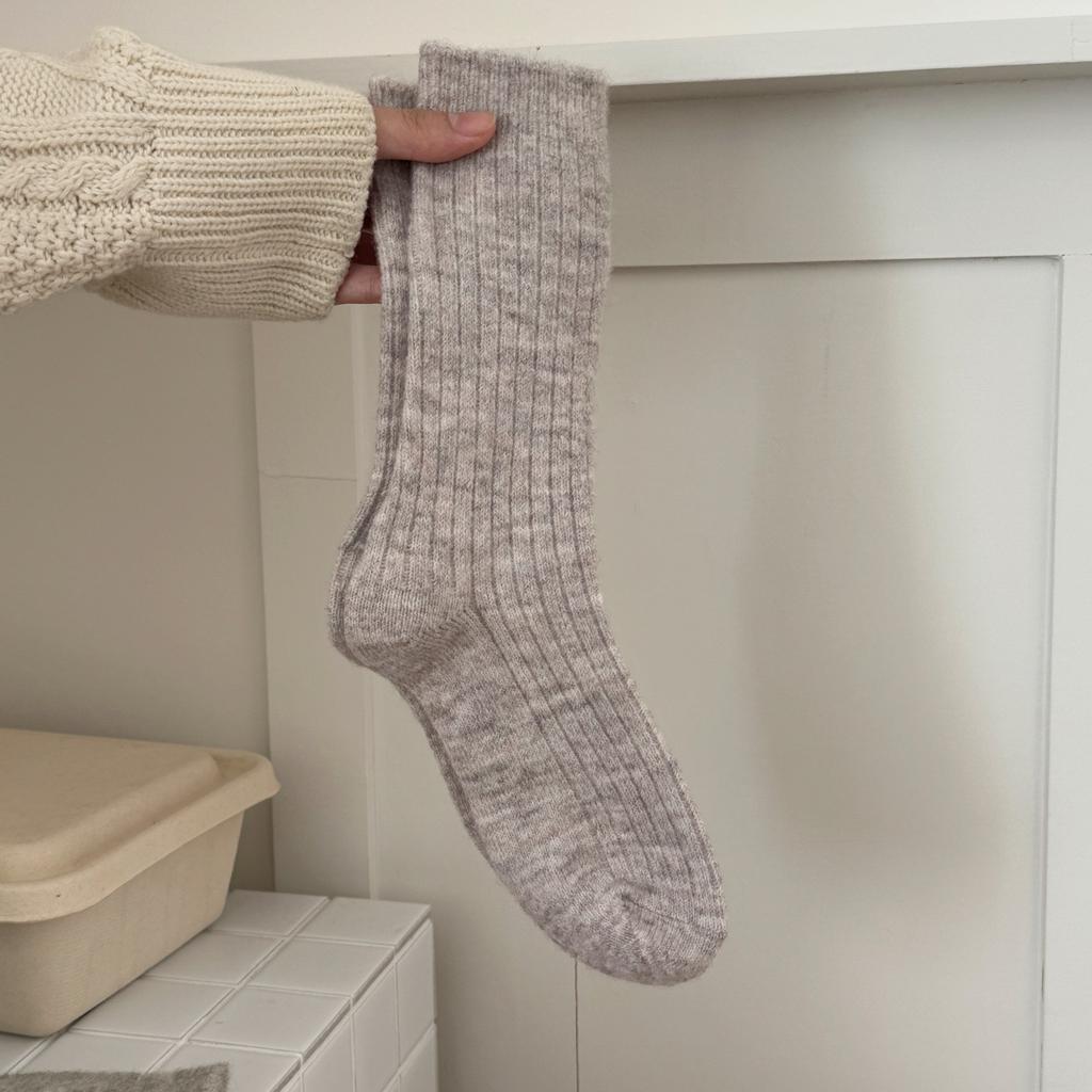 Solid-colored Versatile Wool Socks for Winter Warmth, Knitted Mid-calf Socks, Gentle Milk Tea Thickened Socks