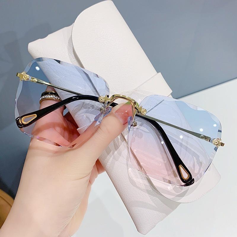 Korean Fashion Frameless Sunglasses Female Square Frame Sunglasses Women/Men Retro Gradient Beach Sunglasses
