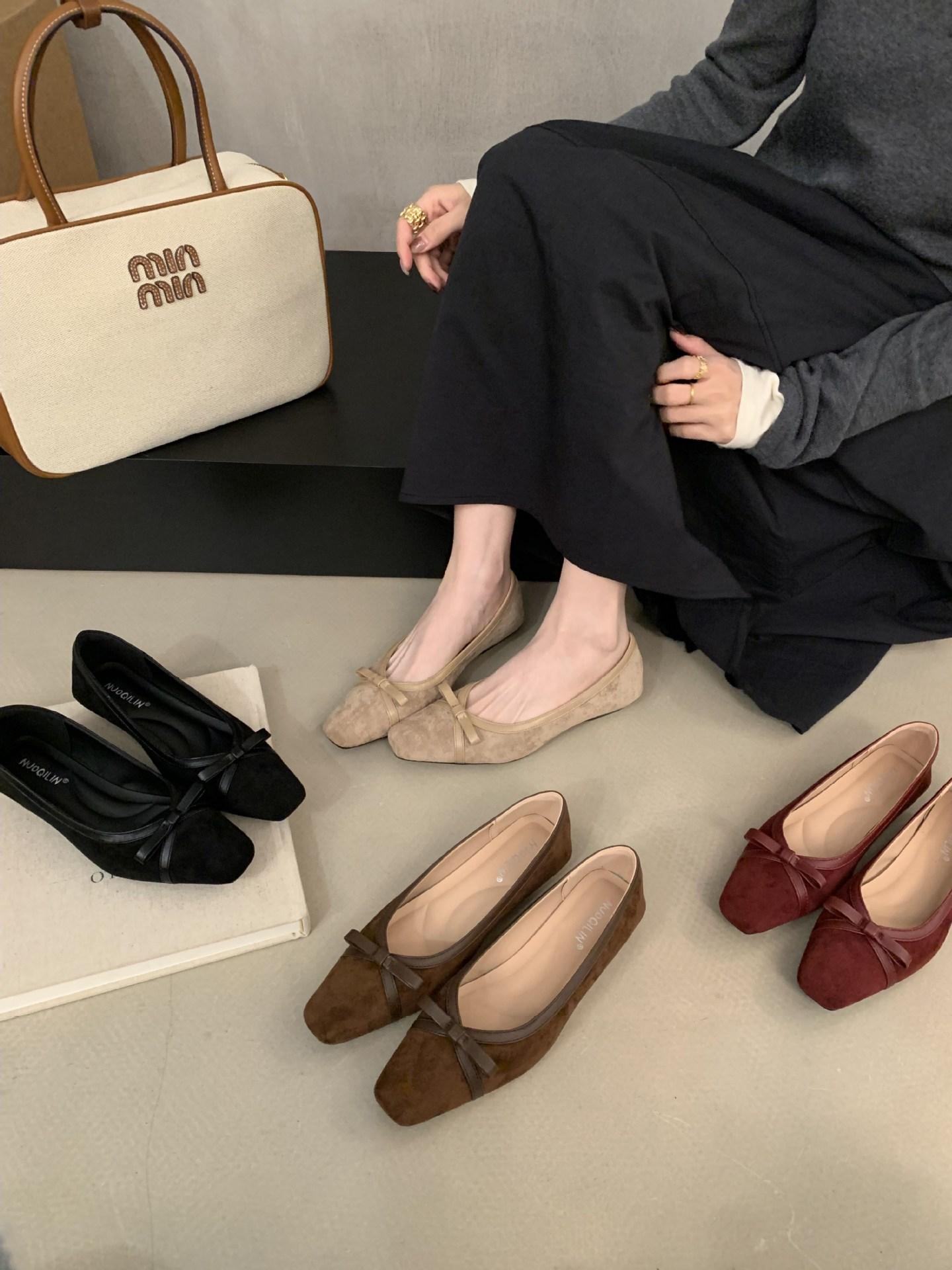 

2025 new French bow shallow mouth single shoes women s square head flat shoes Korean version versatile autumn soft-soled shoes 39 темно-коричневого