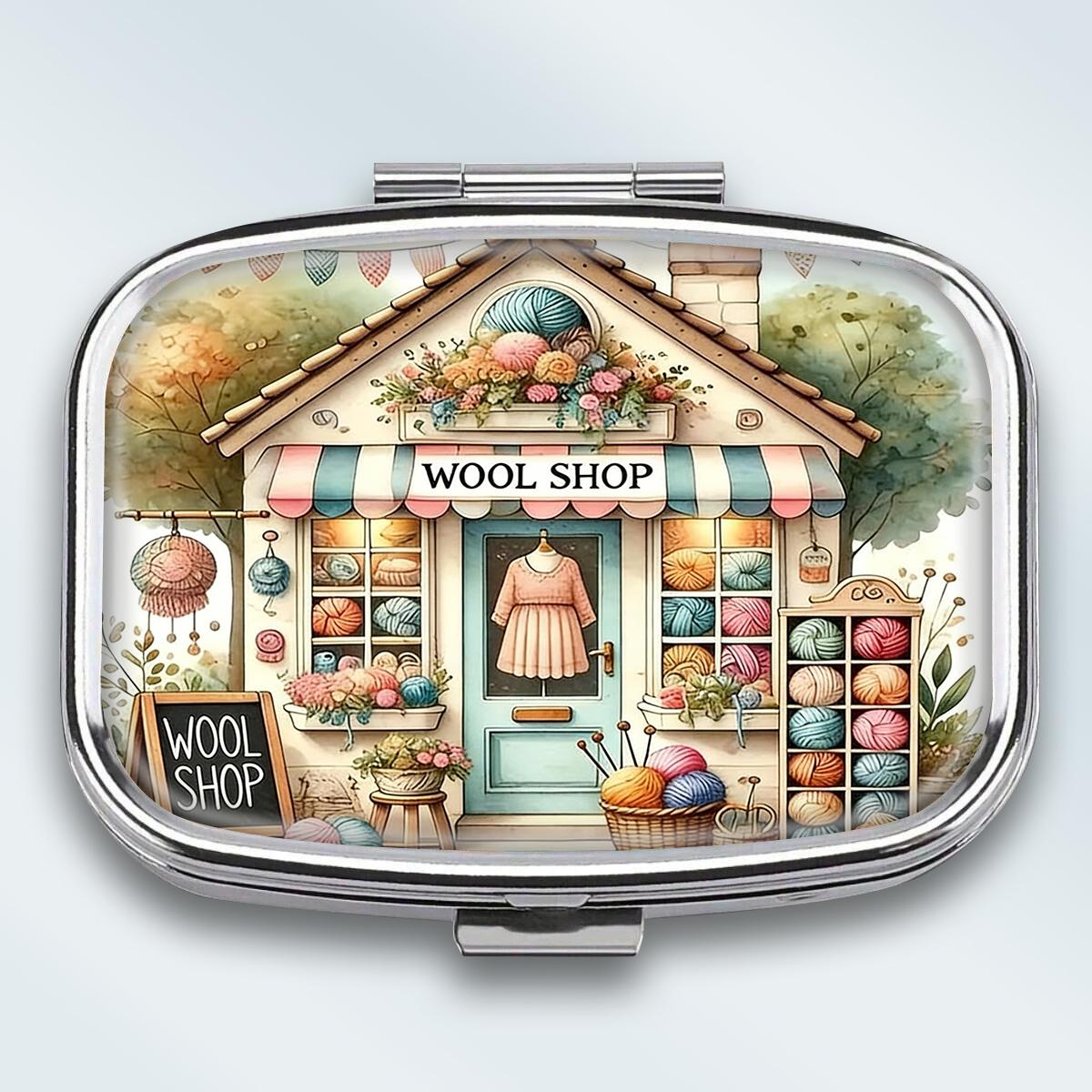 

Portable Pill Box with 2 Compartments, Mini Metal Medicine Organizer Case, Cute Printed Pill Container for Vitamins, Pills, Jewelry, Travel, Daily Use різнокольоровий