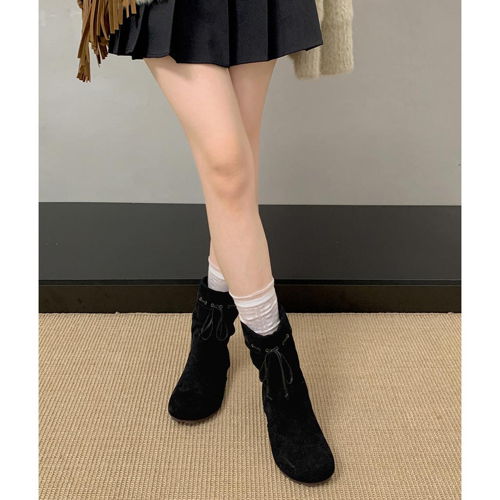 Brown retro inner height-increasing flat boots children's 2025 new autumn versatile skirt soft-soled Maillard short boots