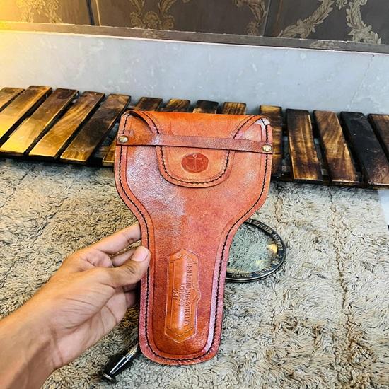 Skrivbordsförstoringsglas i mässing med läderfodral Henry Hughes Son London, 1941 Nautisk 10X Bröllopsdag Jul Födelsedagspresent