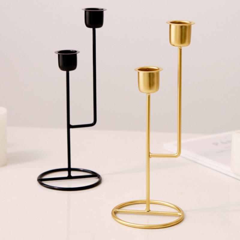 Jednoduchý železný svícen Řemesla Zlatá stabilní základna Stolní ozdoba na svíčku Držák na svíčku Romantické dekorace