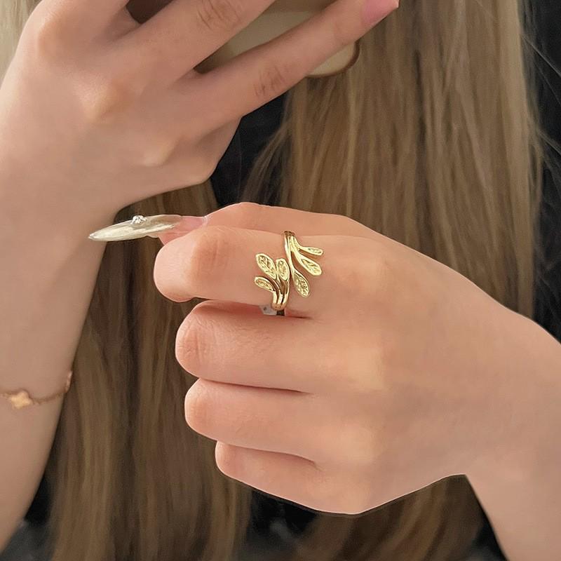 

Винтажное кольцо в китайском стиле с регулируемым широким ободком, сверкающими бриллиантами и роскошным ретро-дизайном.